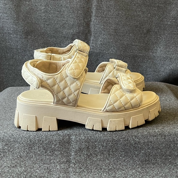 Missguided Quilted Velcro Sandals - Picture 1 of 11
